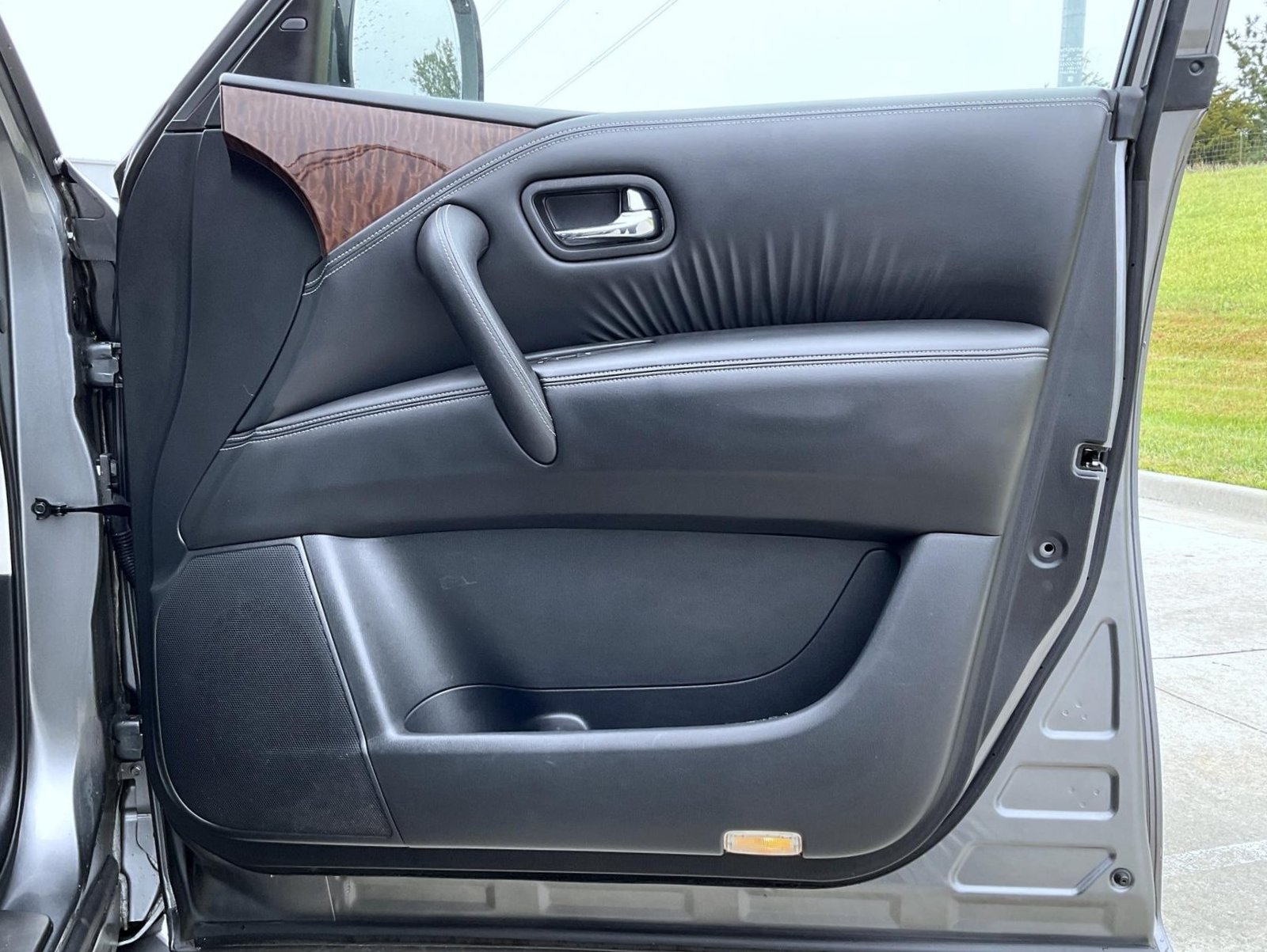 Used 2017 Gun Metallic Nissan Platinum image 17
