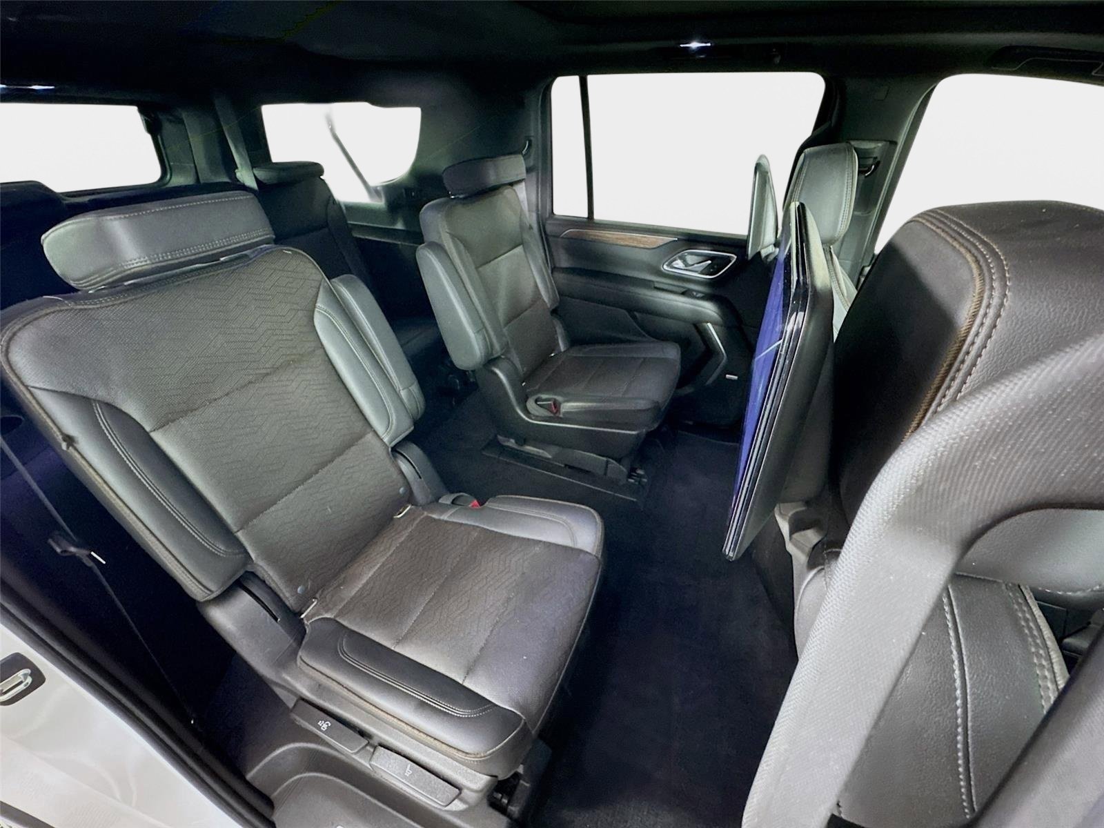 Used 2021 Iridescent Pearl Tricoat Chevrolet High Country image 30