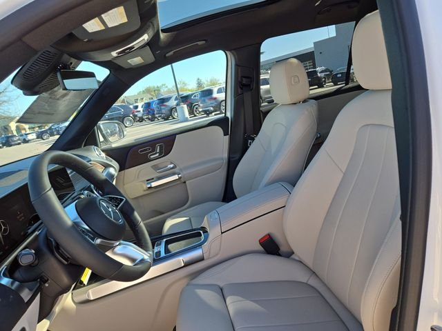 New 2026 Polar White Mercedes-Benz GLB250 image 24