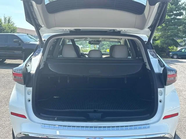 Used 2023 White Nissan SL image 14