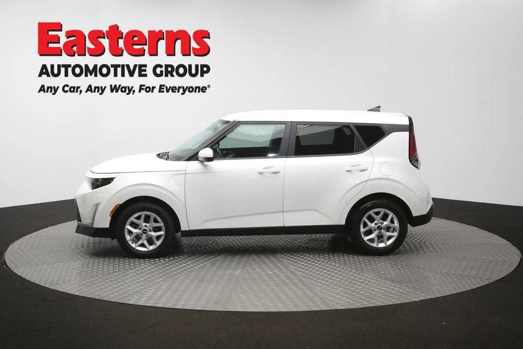 Used 2023 White Kia LX image 62