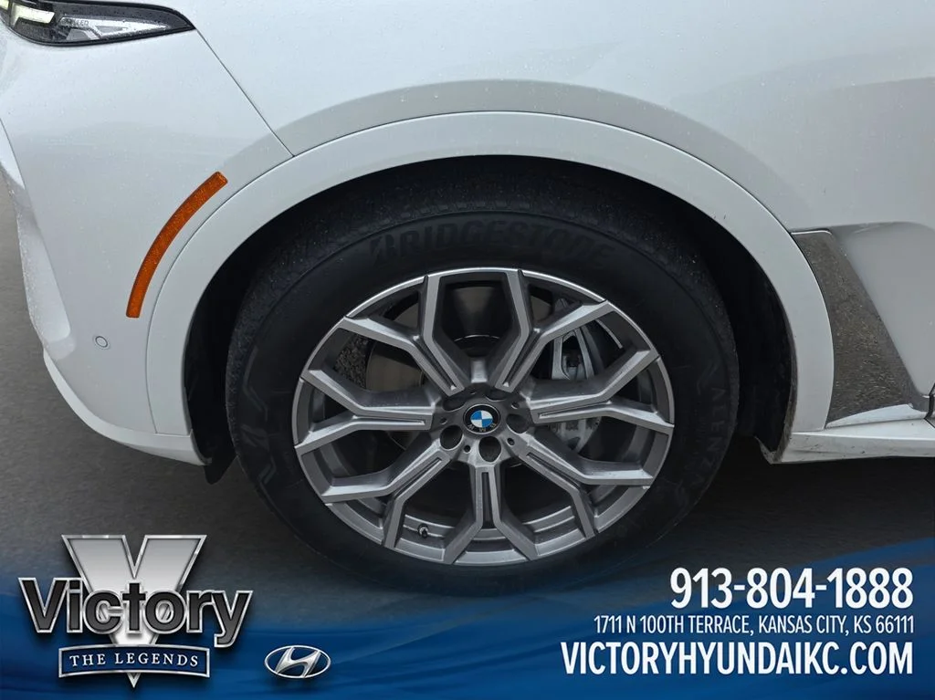 Used 2023 White BMW xDrive40i image 4
