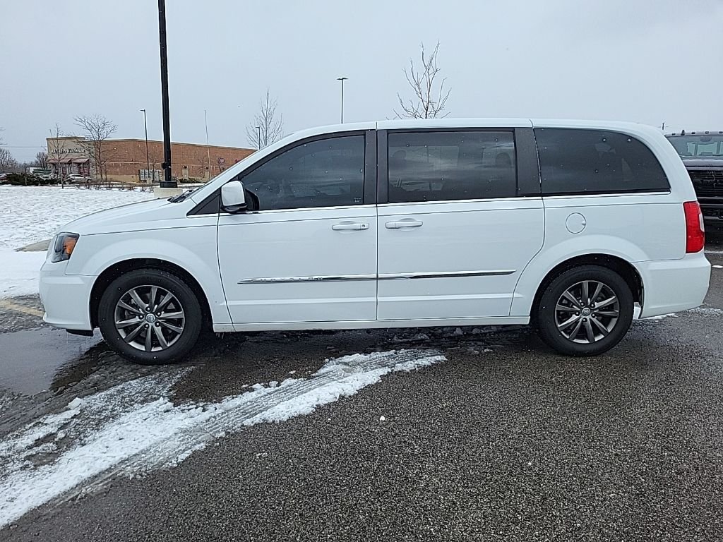 Used 2015 Chrysler Town & Country S with VIN 2C4RC1HG7FR663098 for sale in Tinley Park, IL