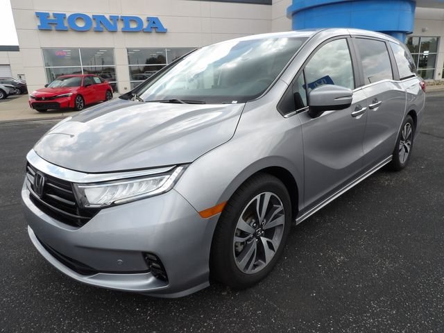 Used 2022 Lunar Silver Metallic Honda Touring image 3