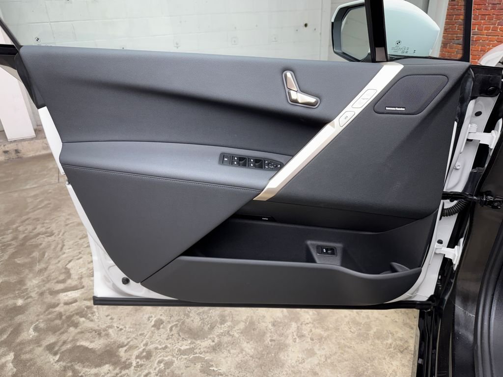 2026 BMW iX 60 - Photo 10