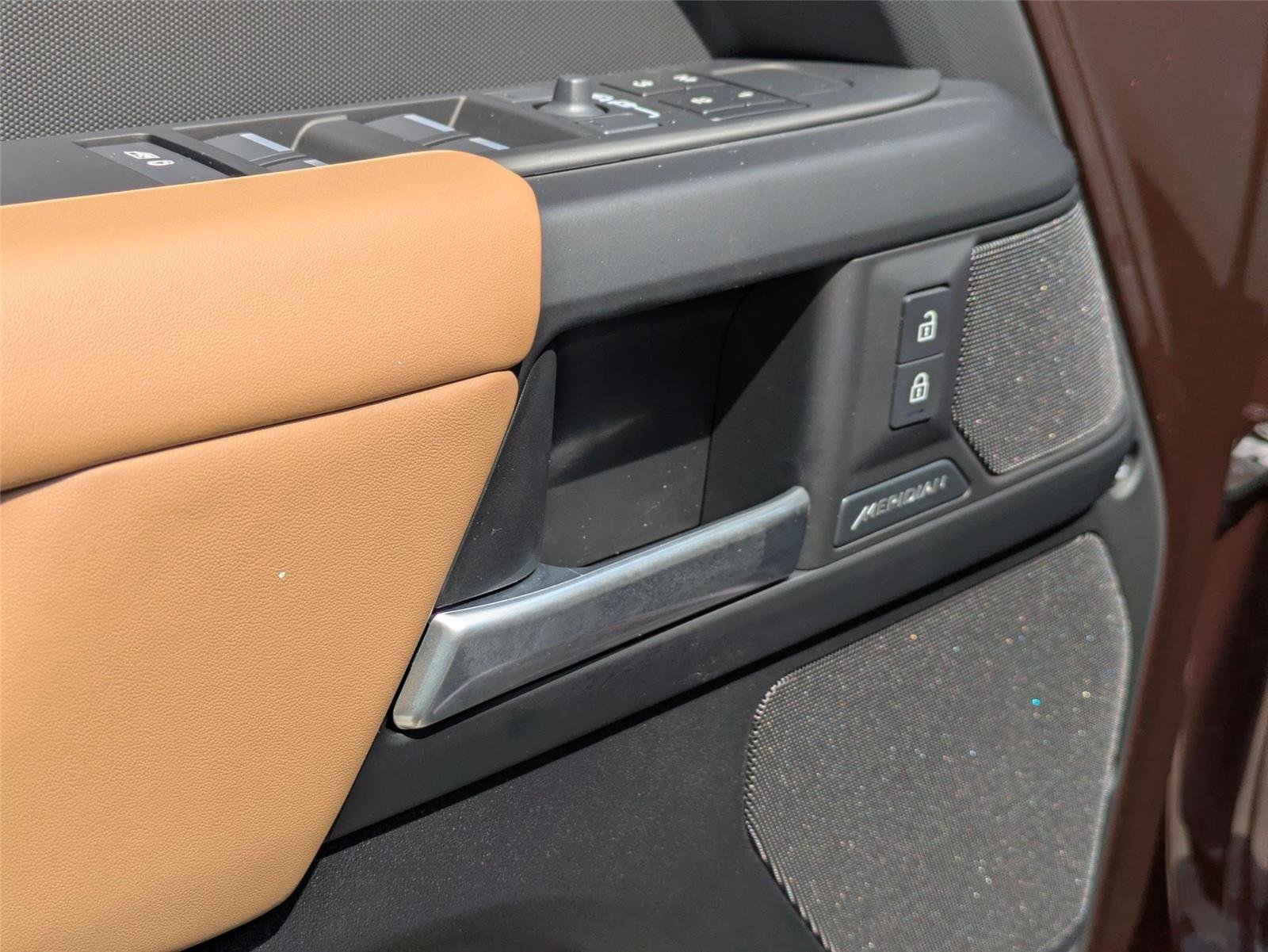 New 2026 Sedona Red Metallic Land Rover S image 13