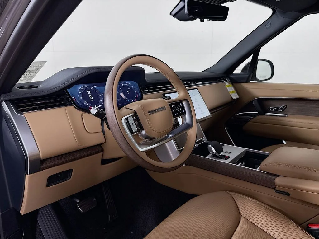 New 2026 Eiger Grey Land Rover SE image 9