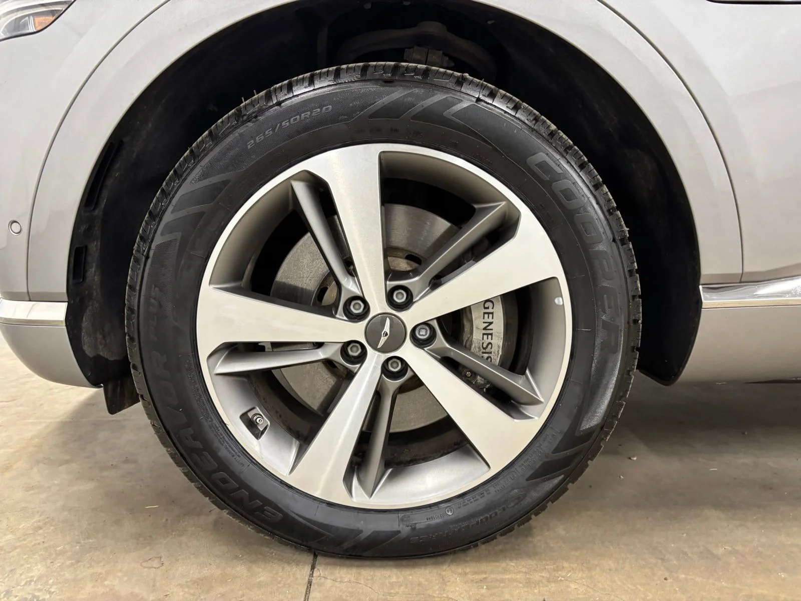 Used 2023 Silver Genesis 2.5T image 10