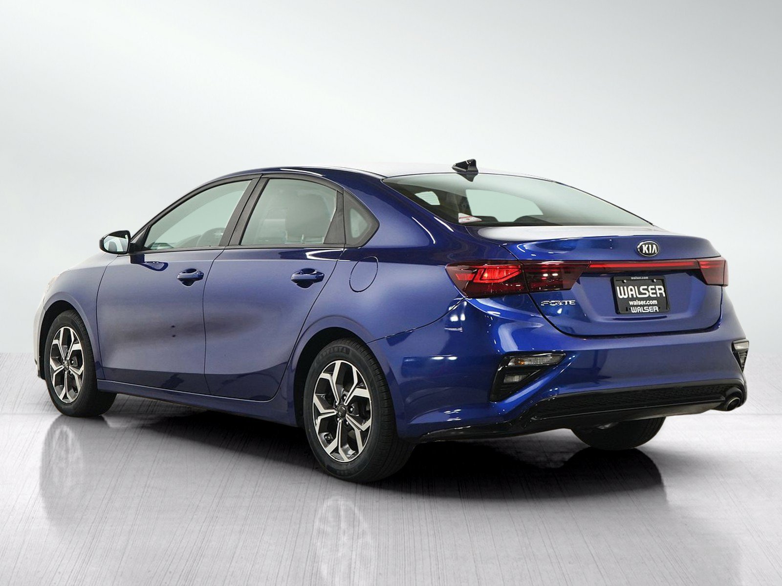 Used 2020 Deep Sea Blue Kia Lxs image 3