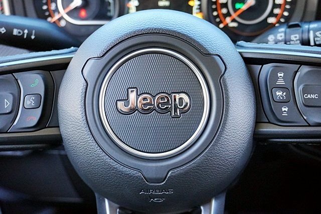 New 2026 Bright White Clear-Coat Exterior Paint Jeep Rubicon image 39