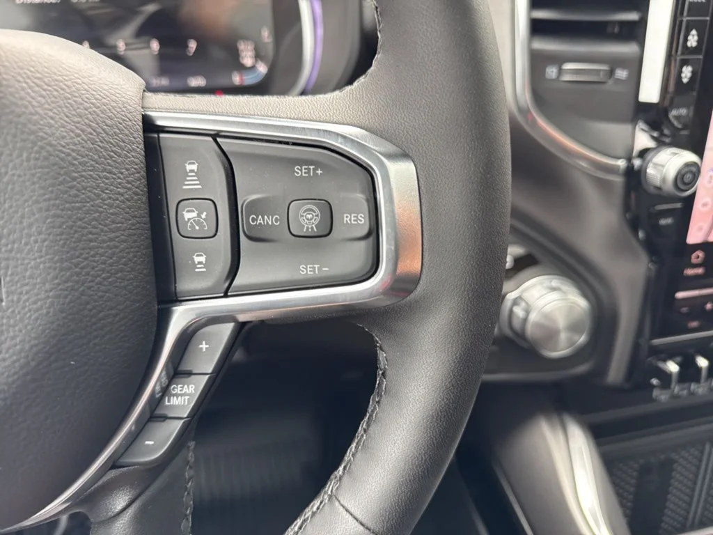 New 2026 Diamond Black Crystal Pearl-Coat Exterior Paint RAM Laramie image 19