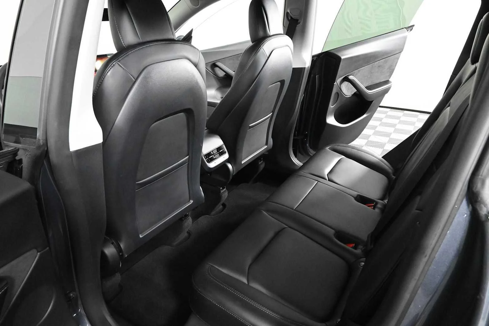 Used 2022  Tesla Performance image 16
