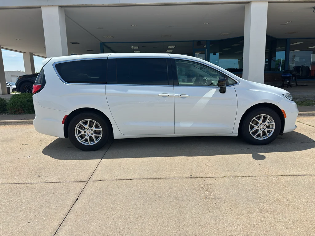 Used 2024 White Chrysler Touring L image 7