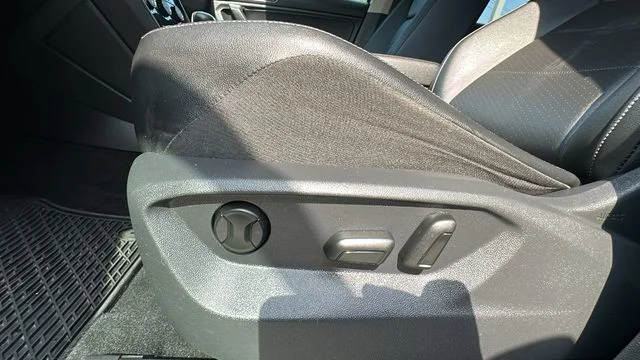 Used 2018 Gray Volkswagen 2.0T SE image 21