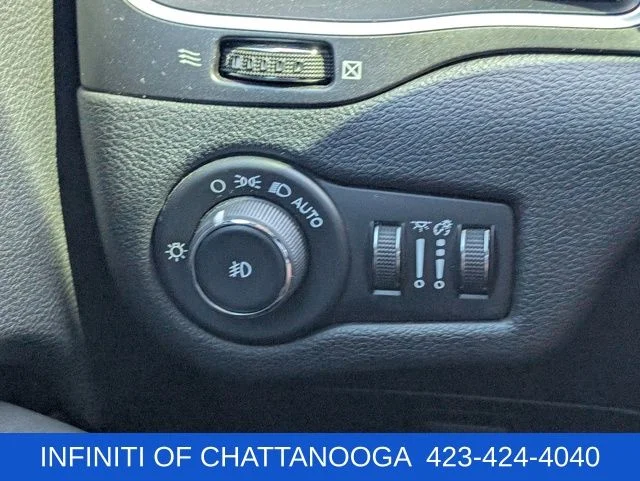 Used 2019 White Jeep Trailhawk image 27