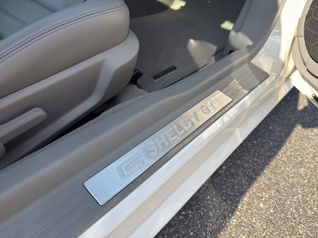 Used 2007 White Ford GT image 17