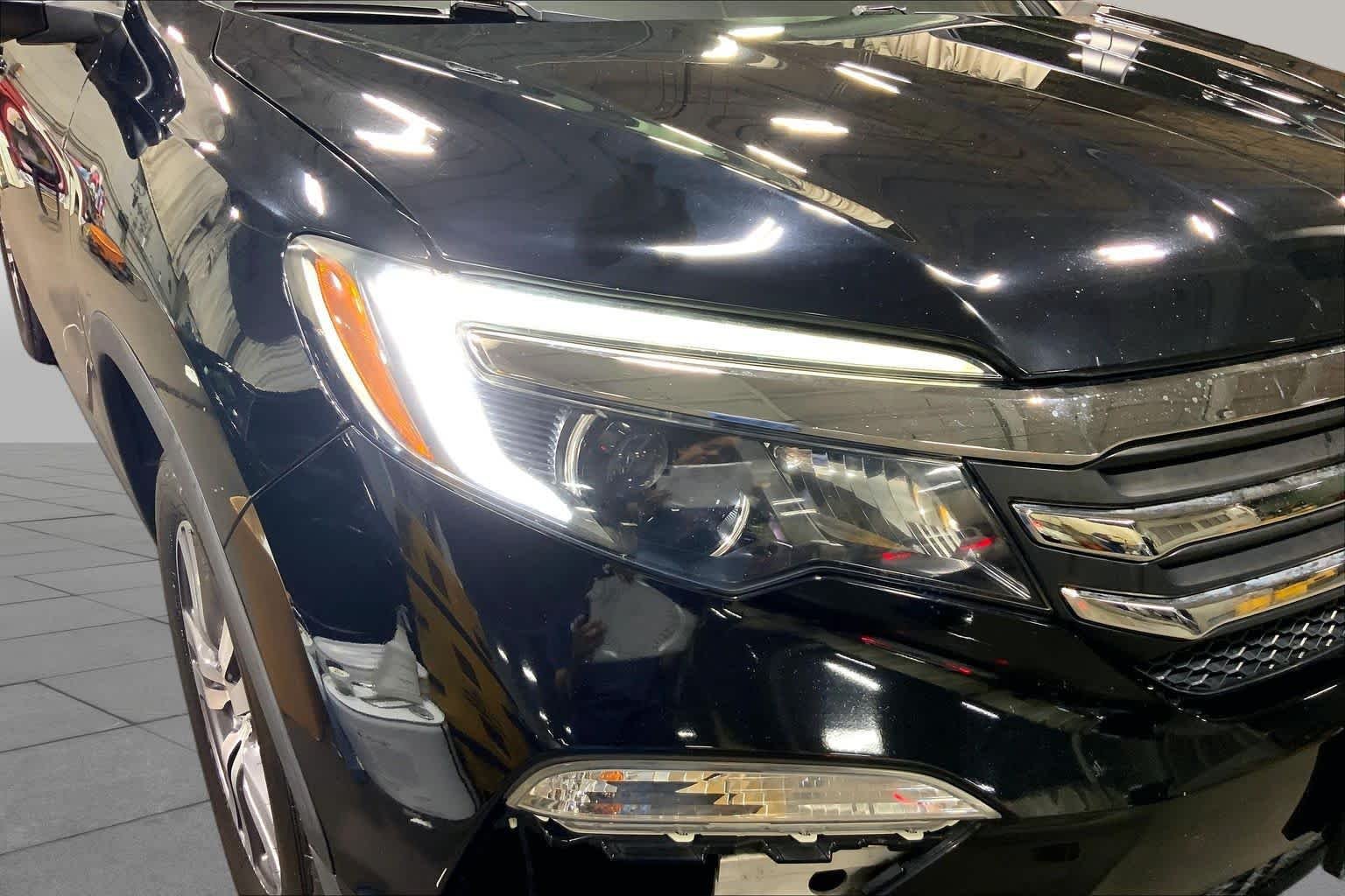 Used 2016 Crystal Black Pearl Honda EX-L image 28