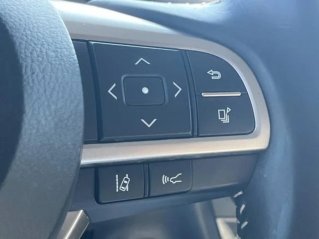 Used 2018 White Lexus 350L image 37