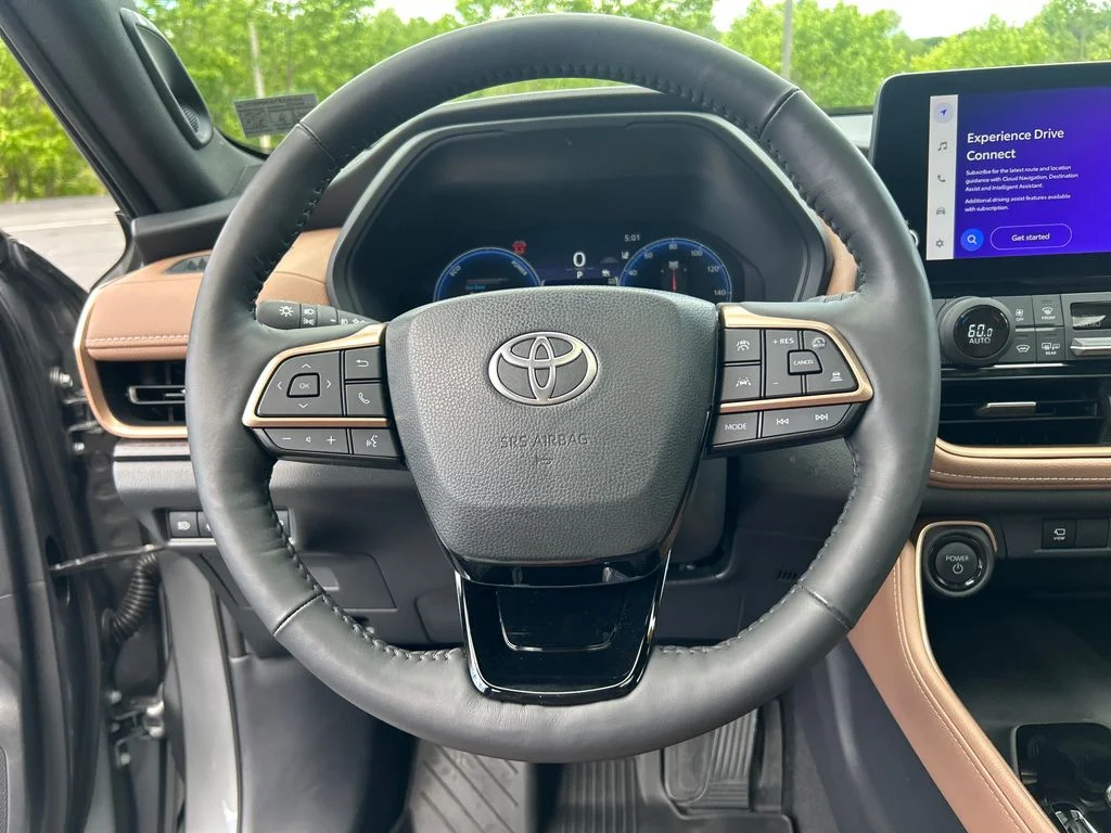 Certified Used 2025  Toyota MAX Platinum image 22