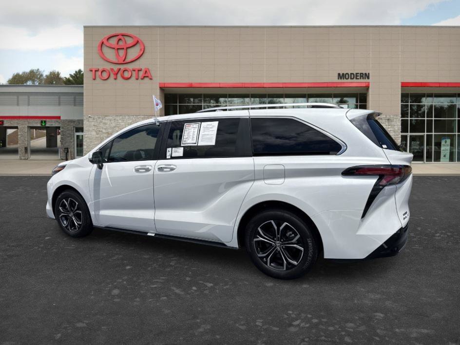Used 2026 Wind Chill Pearl Toyota Platinum image 5