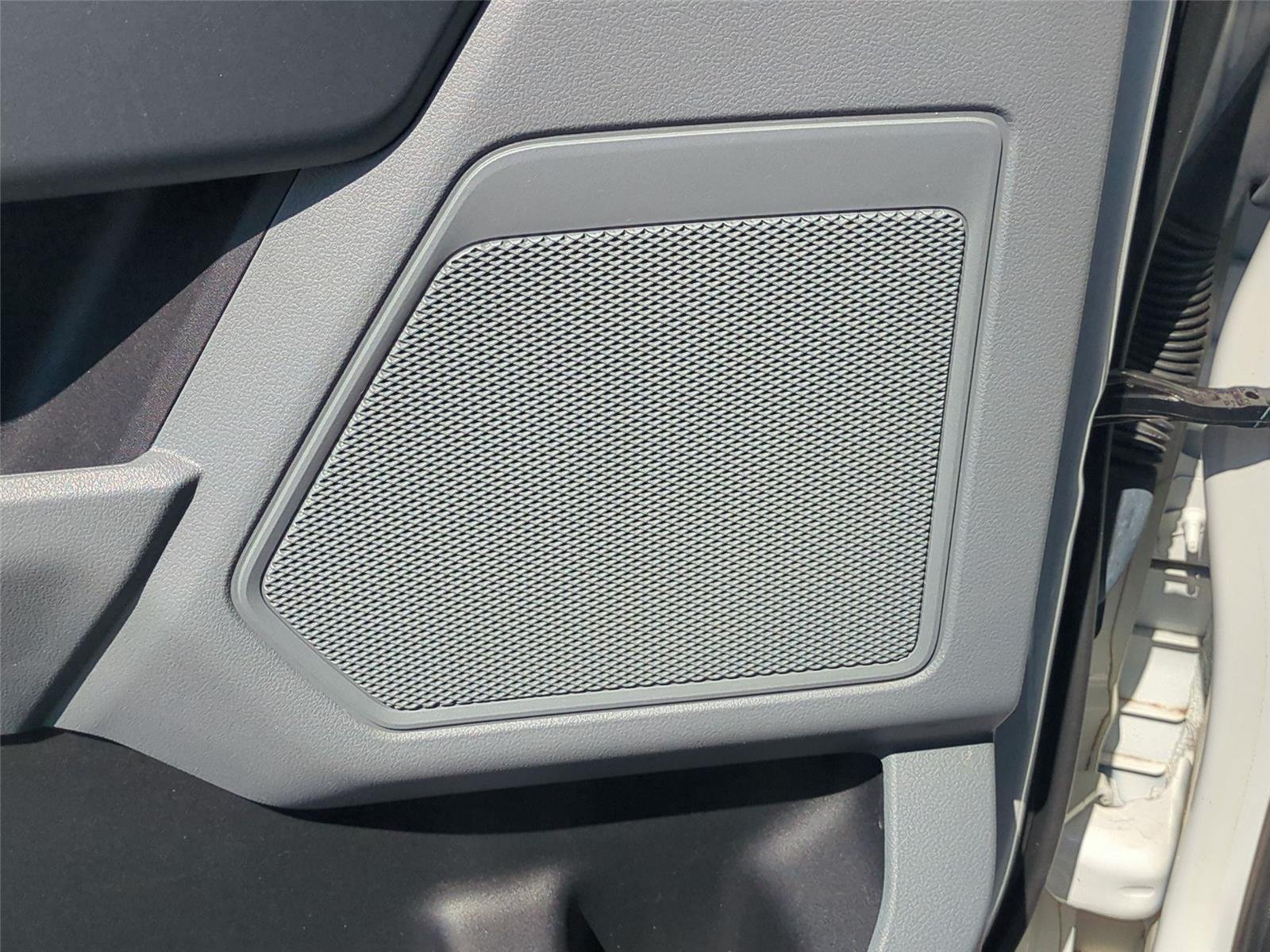 Used 2022 Oxford White Ford XLT image 17