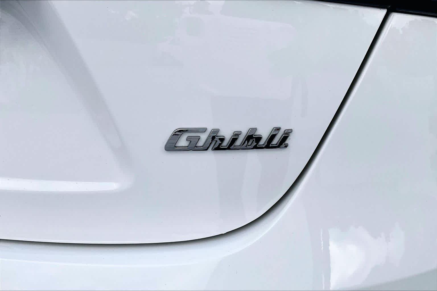 Used 2022 Bianco Maserati Modena image 30
