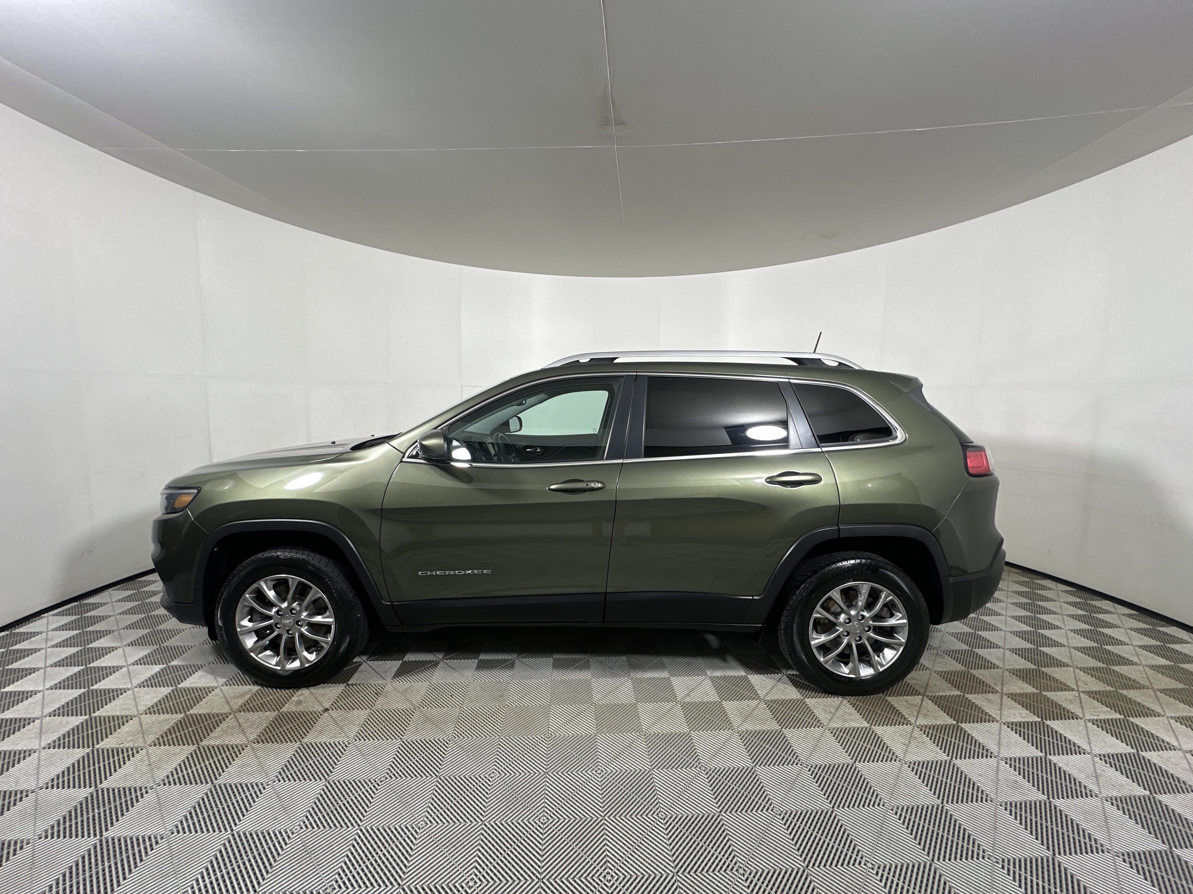 Used 2019 Olive Green Pearlcoat Jeep Latitude Plus image 4
