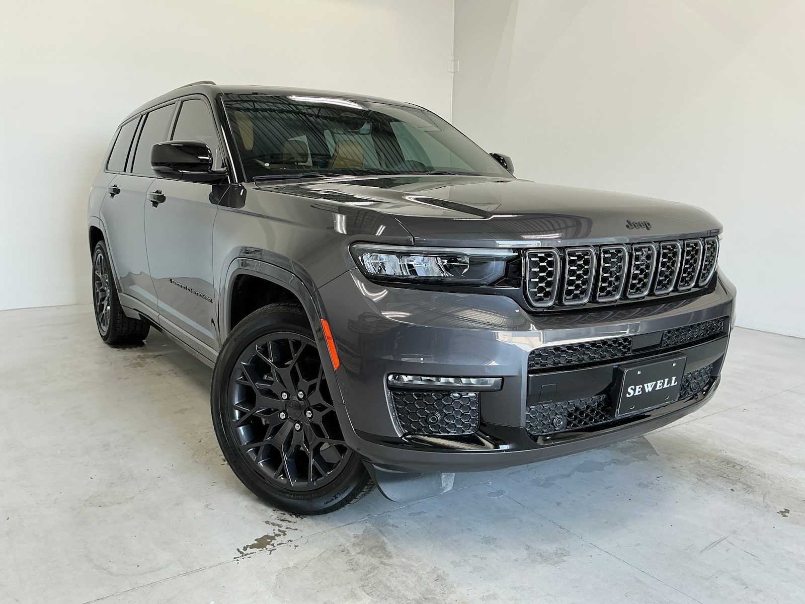 Used 2024 Baltic Gray Metallic Clearcoat Jeep Summit image 3