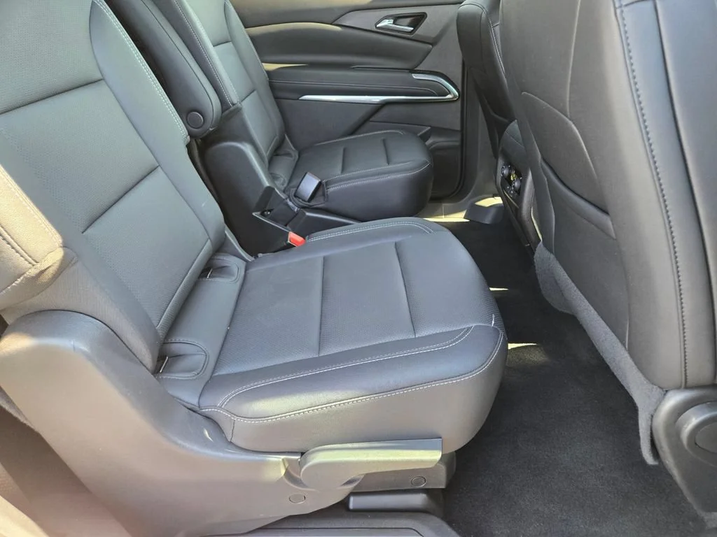 Used 2025 Summit White Chevrolet LT image 15