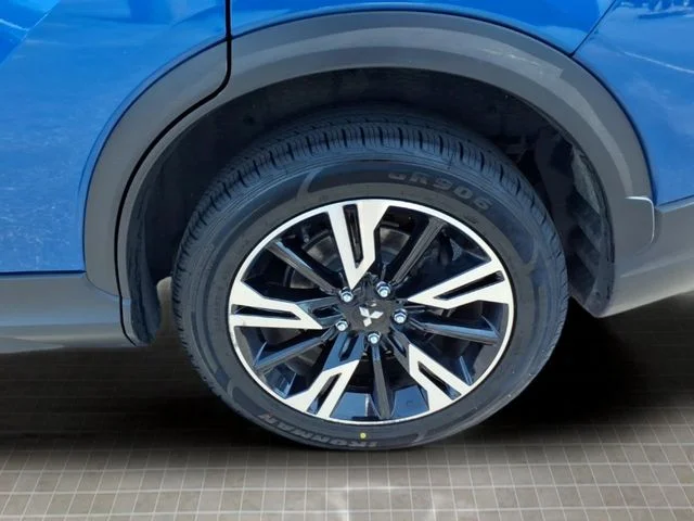 Used 2024 Black Mitsubishi SE image 9