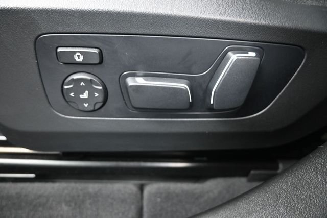 Used 2025 White BMW M50 xDrive image 33