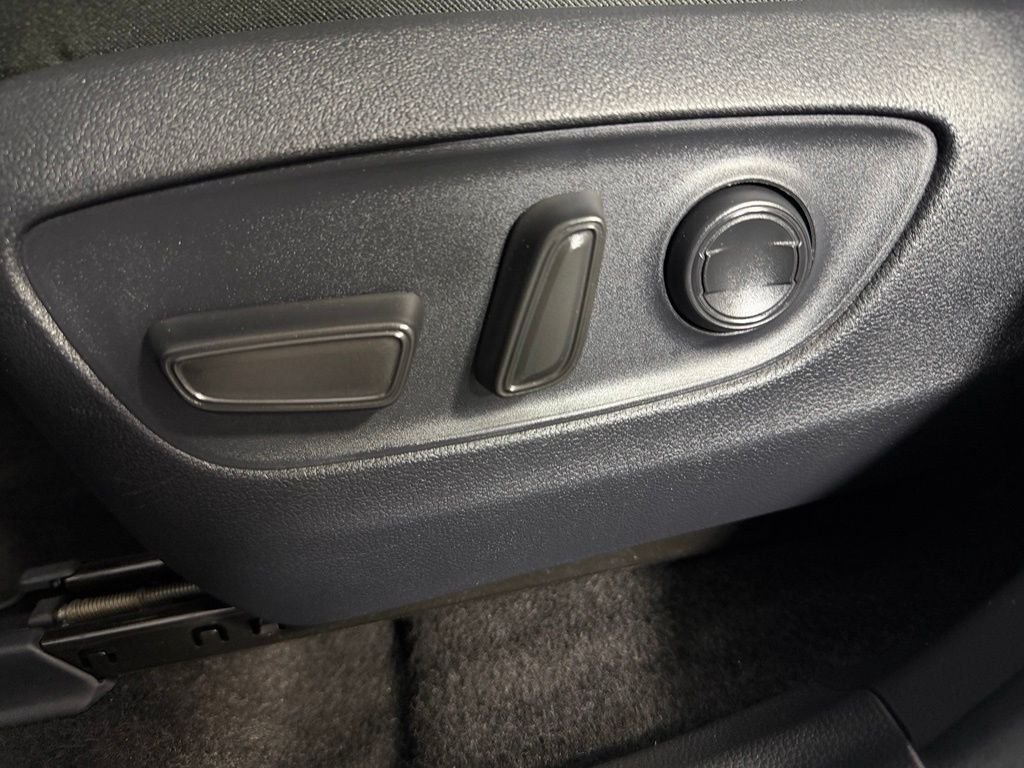 Used 2025 Ice Toyota XLE image 21