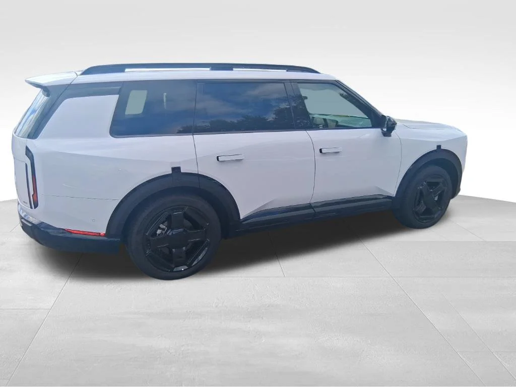 Used 2027 White Kia  image 6