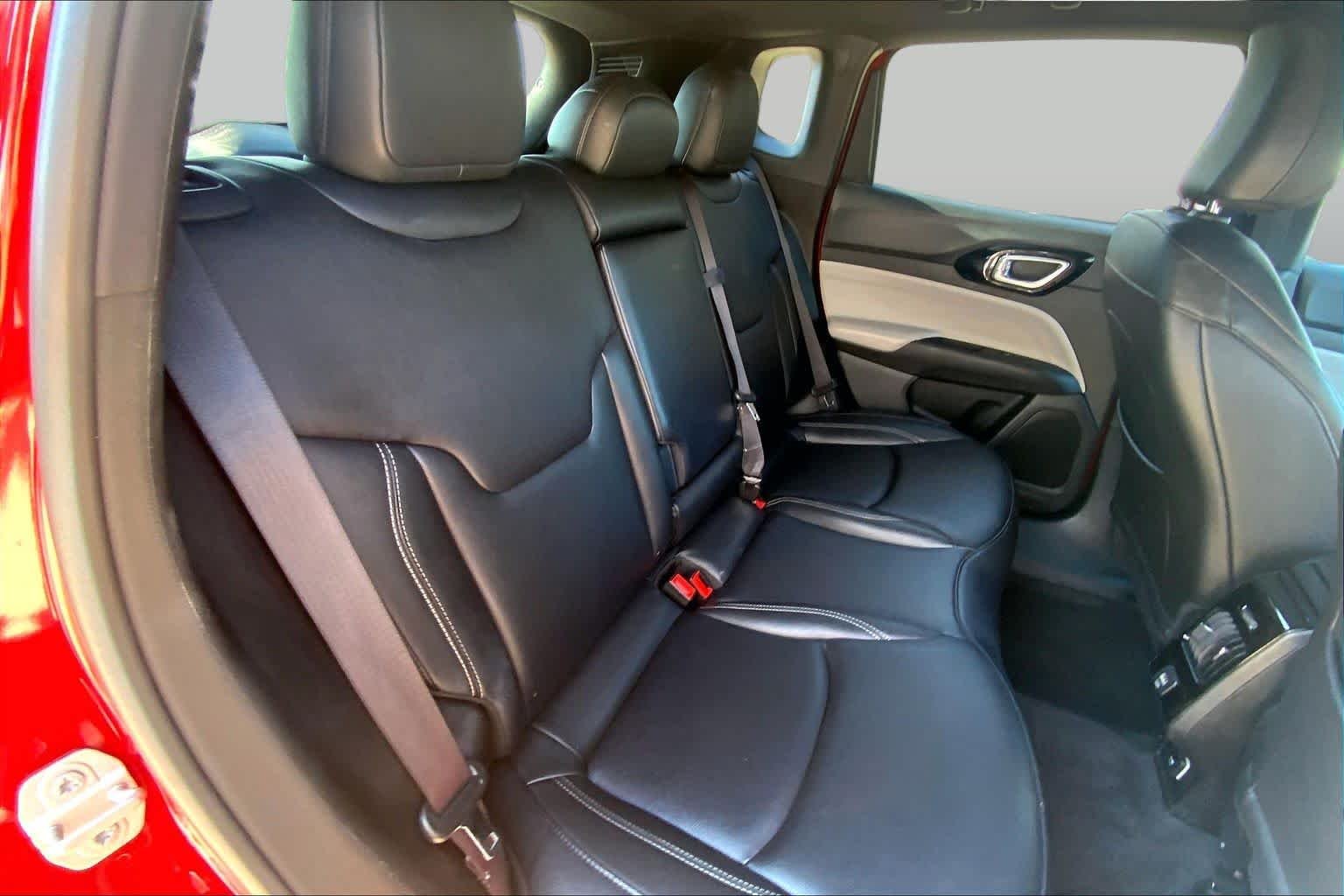 Used 2025 Red Hot Pearlcoat Jeep Limited image 19