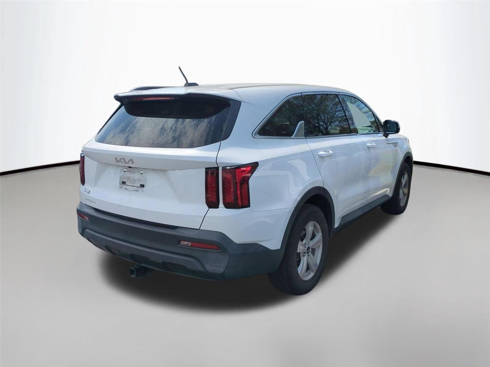 Used 2023 Glacial White Pearl Kia LX image 4