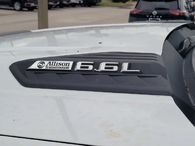 Used 2024 White Chevrolet Custom image 9
