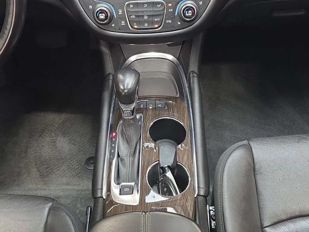 Used 2022 Blue Chevrolet Premier image 21