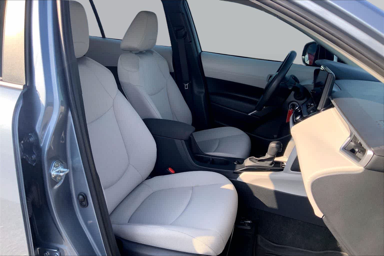 Used 2024 Celestite Toyota L image 9