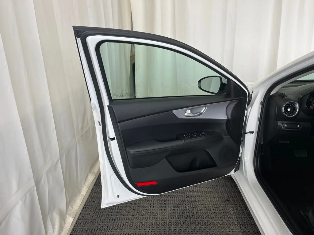Used 2023 White Kia LXS image 16