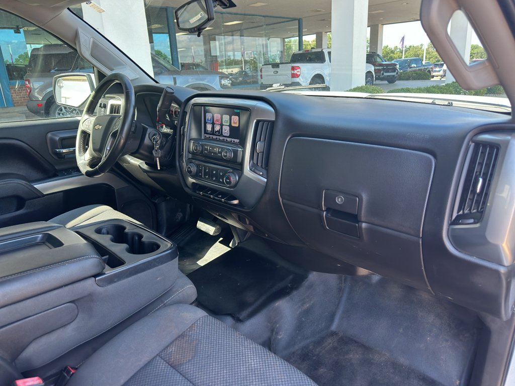 Used 2016 Summit White Chevrolet LT image 29