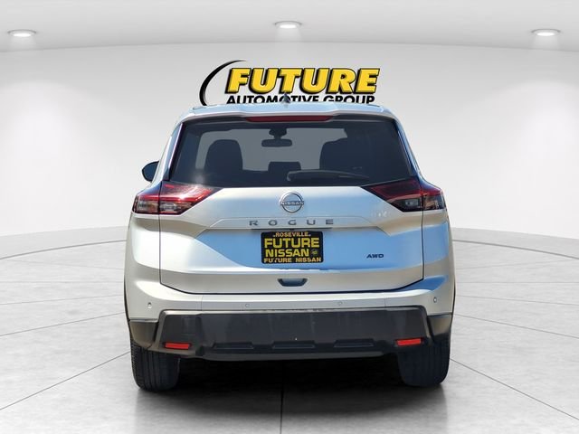 Used 2024 Silver Nissan S image 8