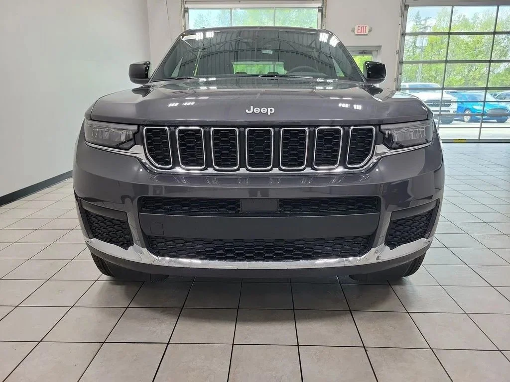 New 2026 Baltic Gray Metallic Clear-Coat Exterior Paint Jeep Laredo X image 2