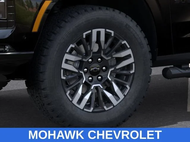 2026 Chevrolet Suburban Z71 - Photo 9