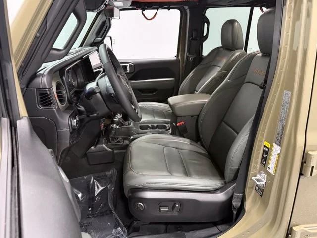 Used 2025  Jeep Mojave image 13