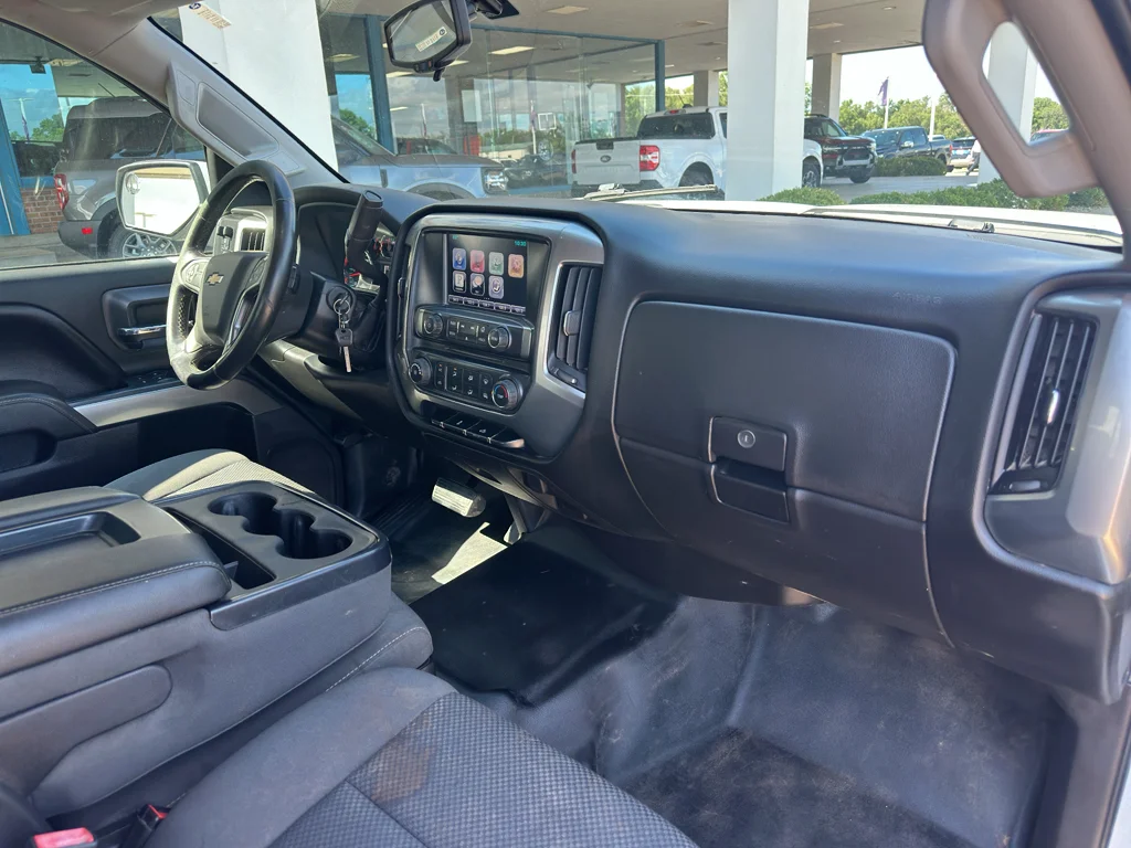 Used 2016 Summit White Chevrolet LT image 29