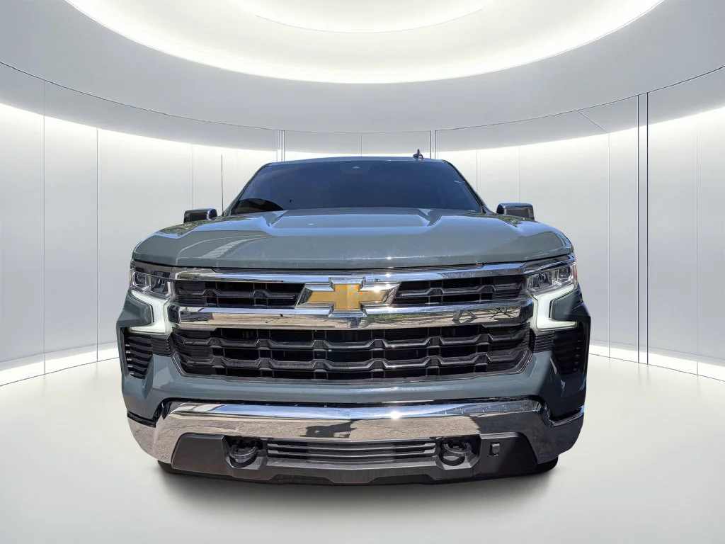 Used 2025 Gray Chevrolet LT image 7
