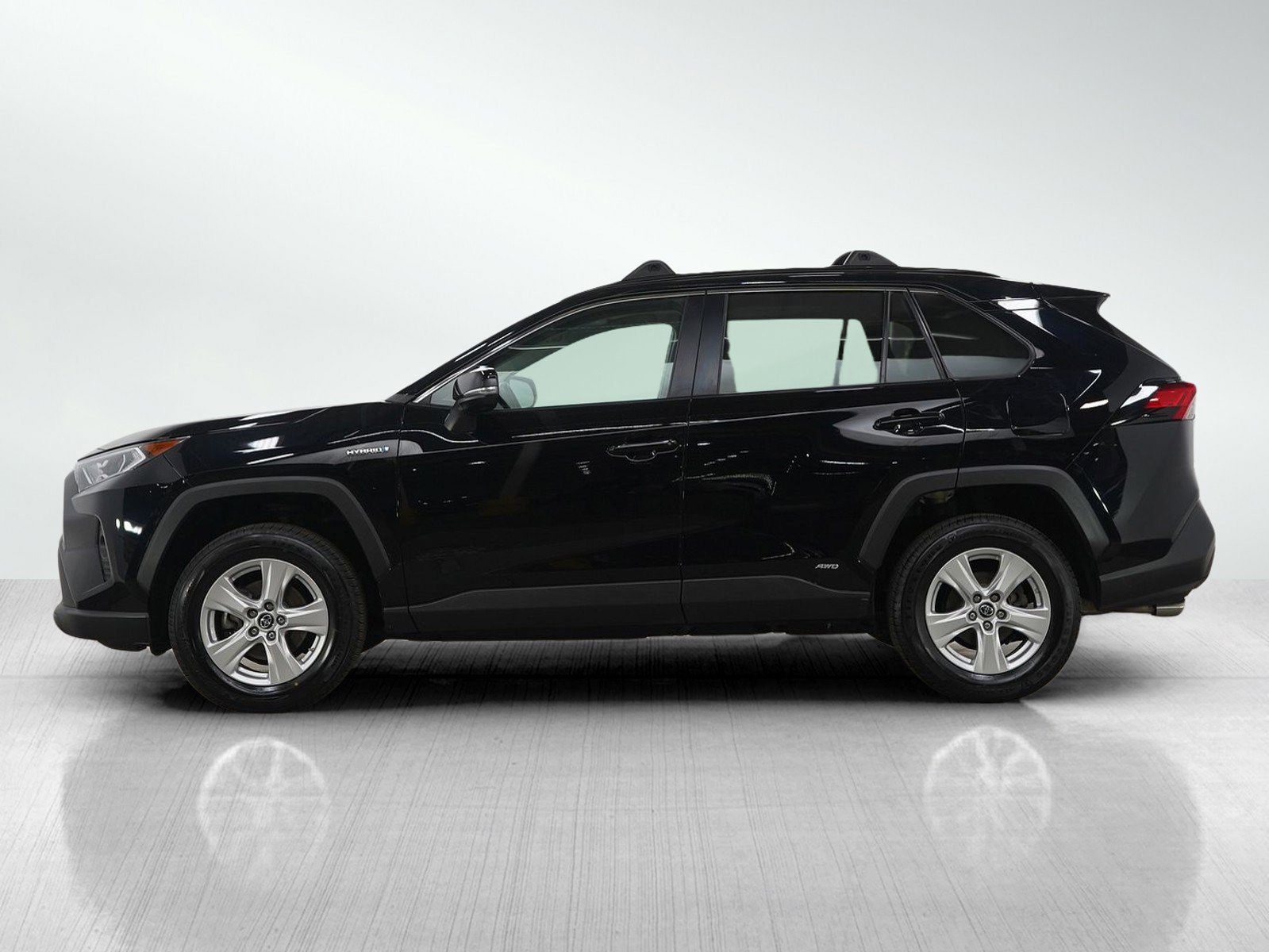 Used 2019 Toyota RAV4 XLE with VIN 2T3RWRFV0KW028893 for sale in Burnsville, Minnesota