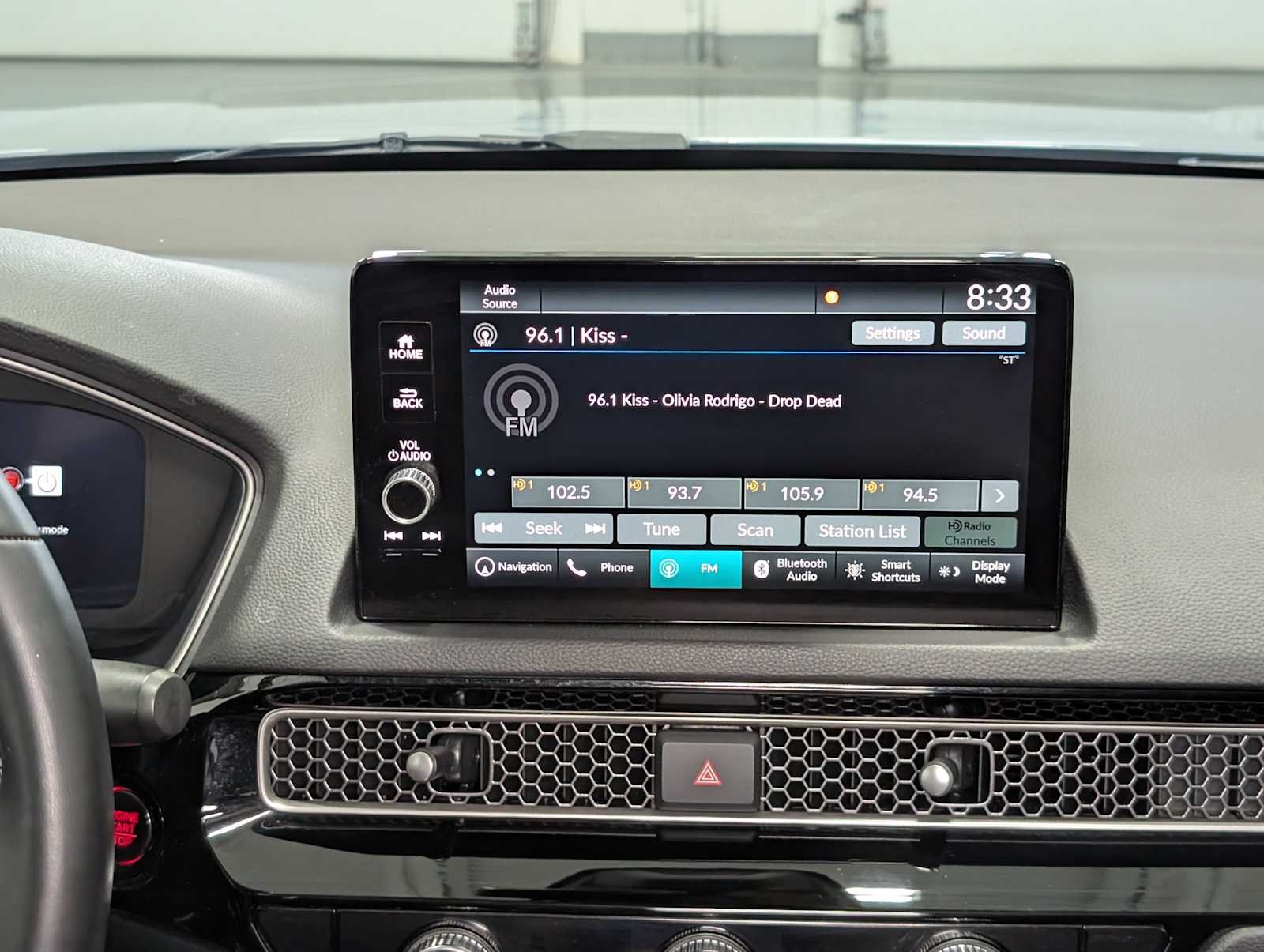 Used 2024 Sonic Gray Pearl Honda Touring image 19