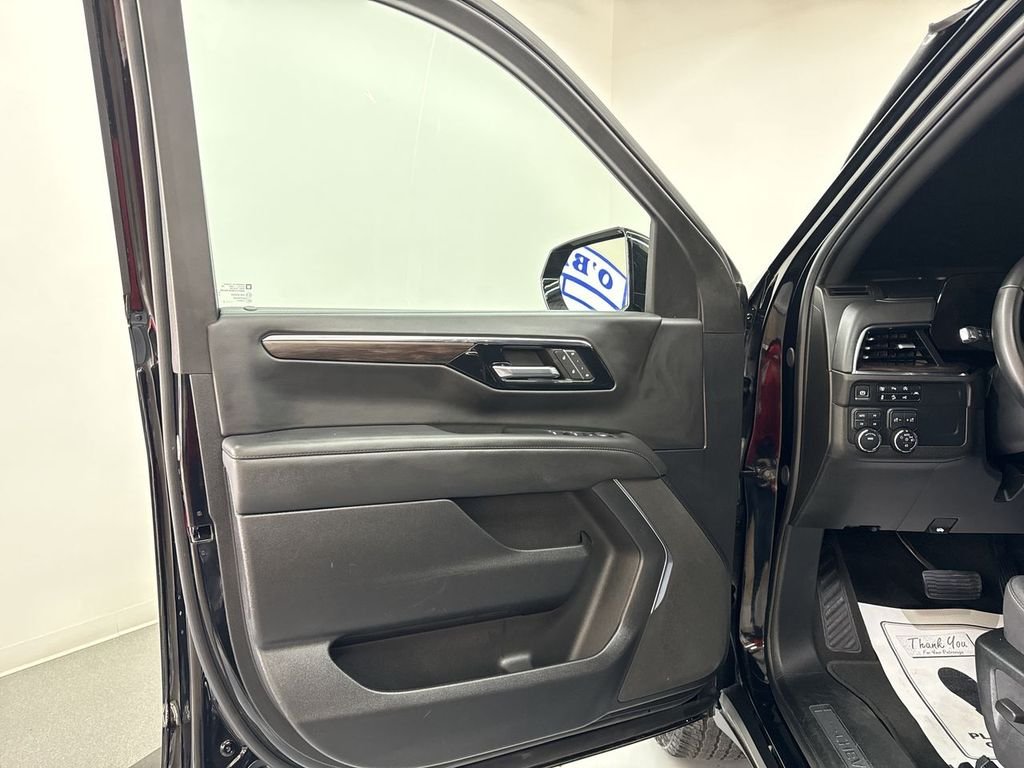 Used 2025 Black Chevrolet Z71 image 15