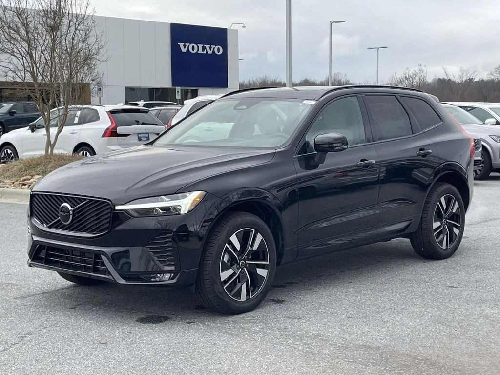 New 2026 Onyx Black Metallic Volvo Core image 24